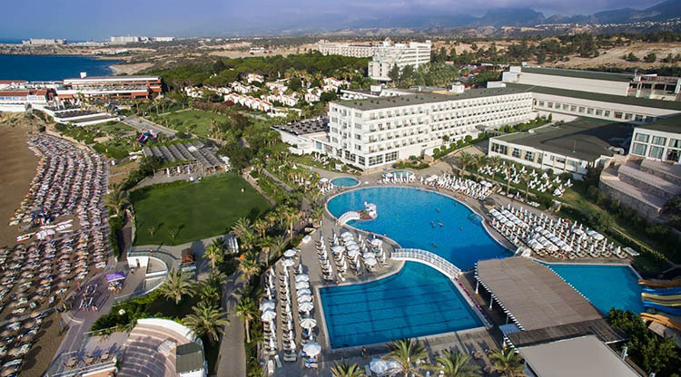 Курортная зона с казино в Кирении