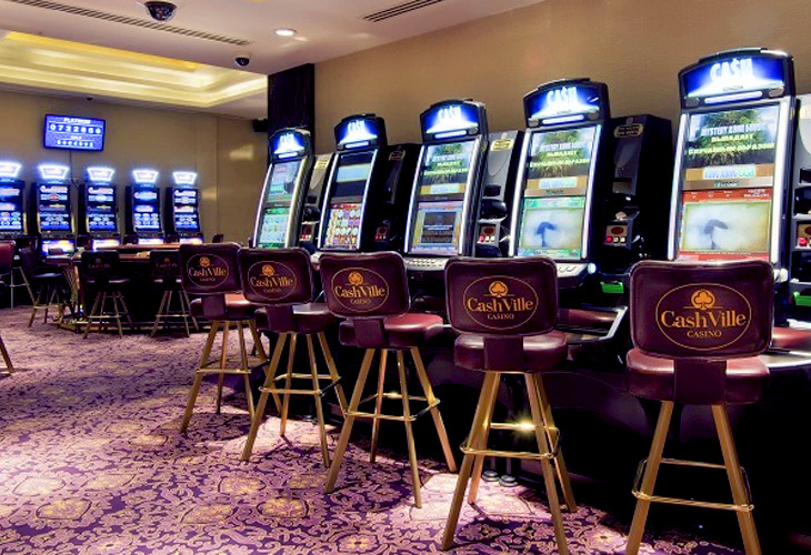 Слот-машины в зале Malina