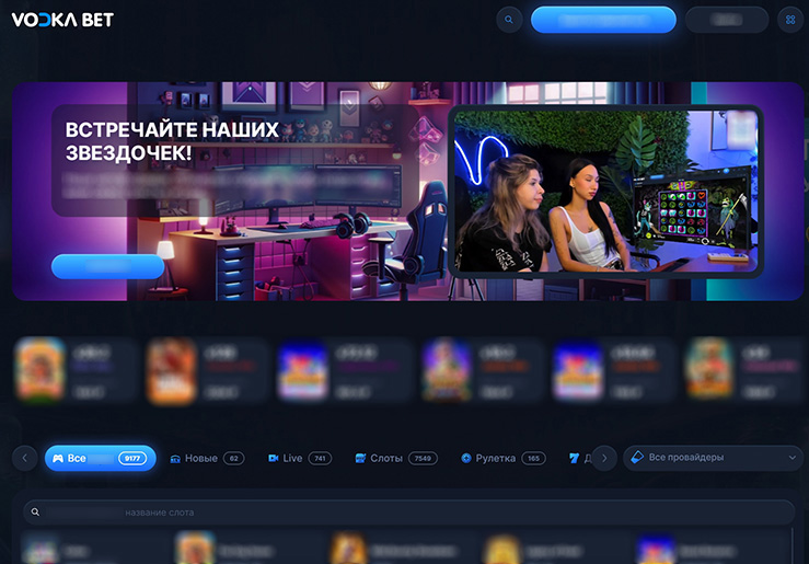 На главной странице слева расположено основное меню