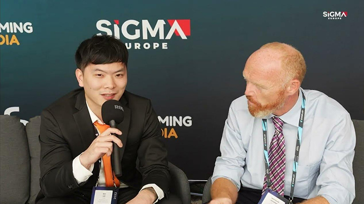 Представитель TaDa Gaming на выставке